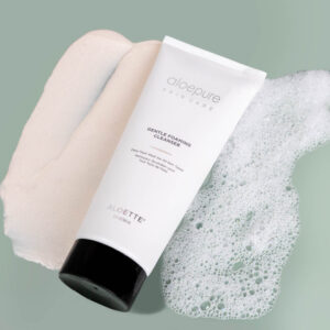 Gentle Foaming Cleanser.Flat lay with swatch and bubbles.green 1080x1080 72dpi